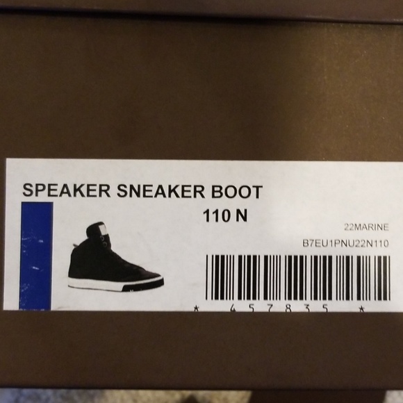 Louis Vuitton Men's Sneakers. - Picture 8 of 8